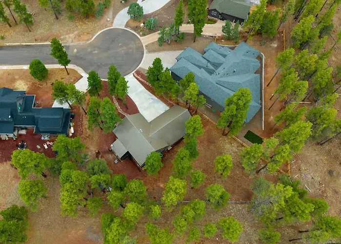 The Ravens Court Retreat - Pathway To The Canyon Holiday home *
