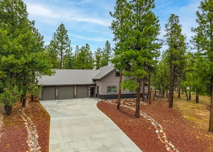 The Ravens Court Retreat - Pathway To The Canyon *