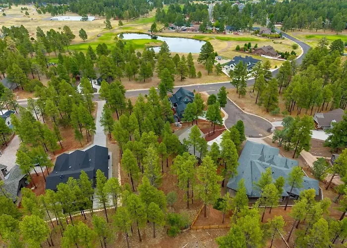 The Ravens Court Retreat - Pathway To The Canyon