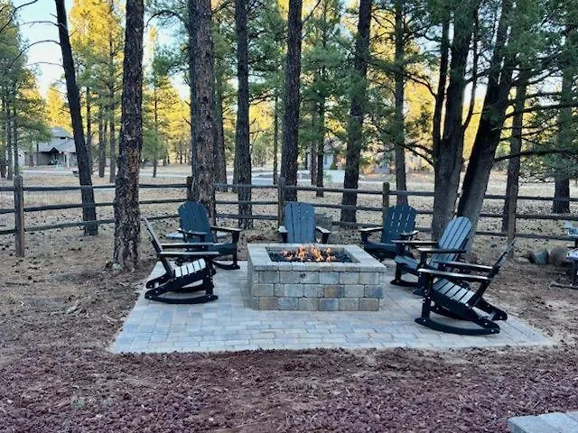 The Ravens Court Retreat - Pathway To The Canyon Williams