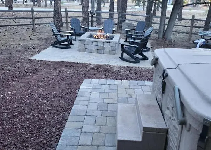 The Ravens Court Retreat - Pathway To The Canyon Williams